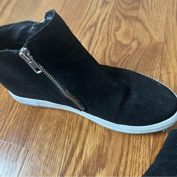 🌸Steve Madden Sneakers - Picture 6 of 7